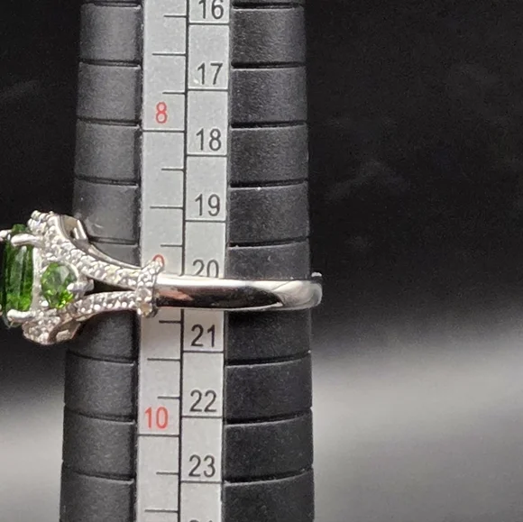 Green Chrome Diopside Rhodium Over Sterling Silver Ring. Size 9 - Picture 4 of 4